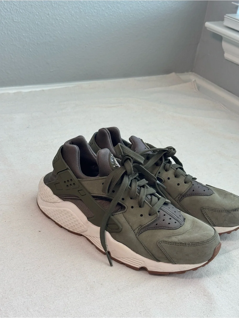 Nike Huarache Olive Green Low-Top Sneakers 41 EUR - 8 US